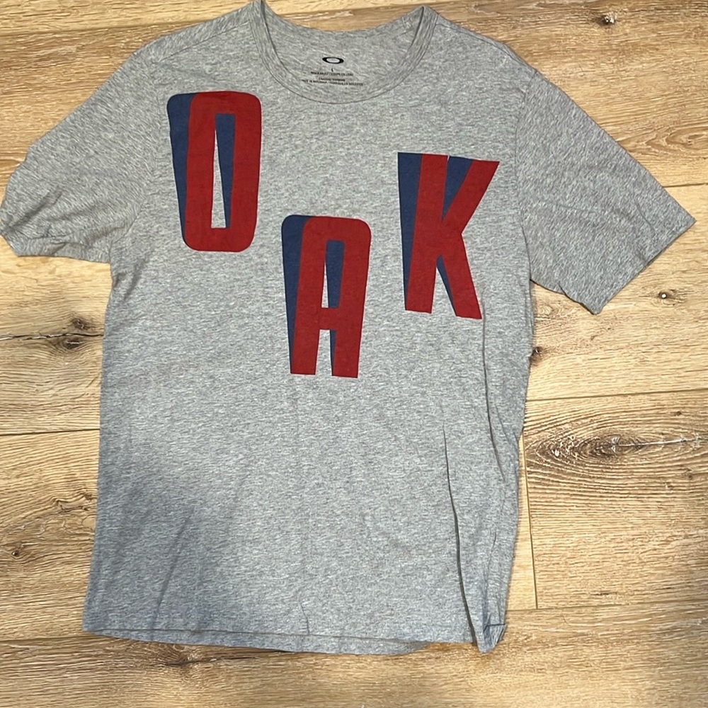 Oakley tshirt